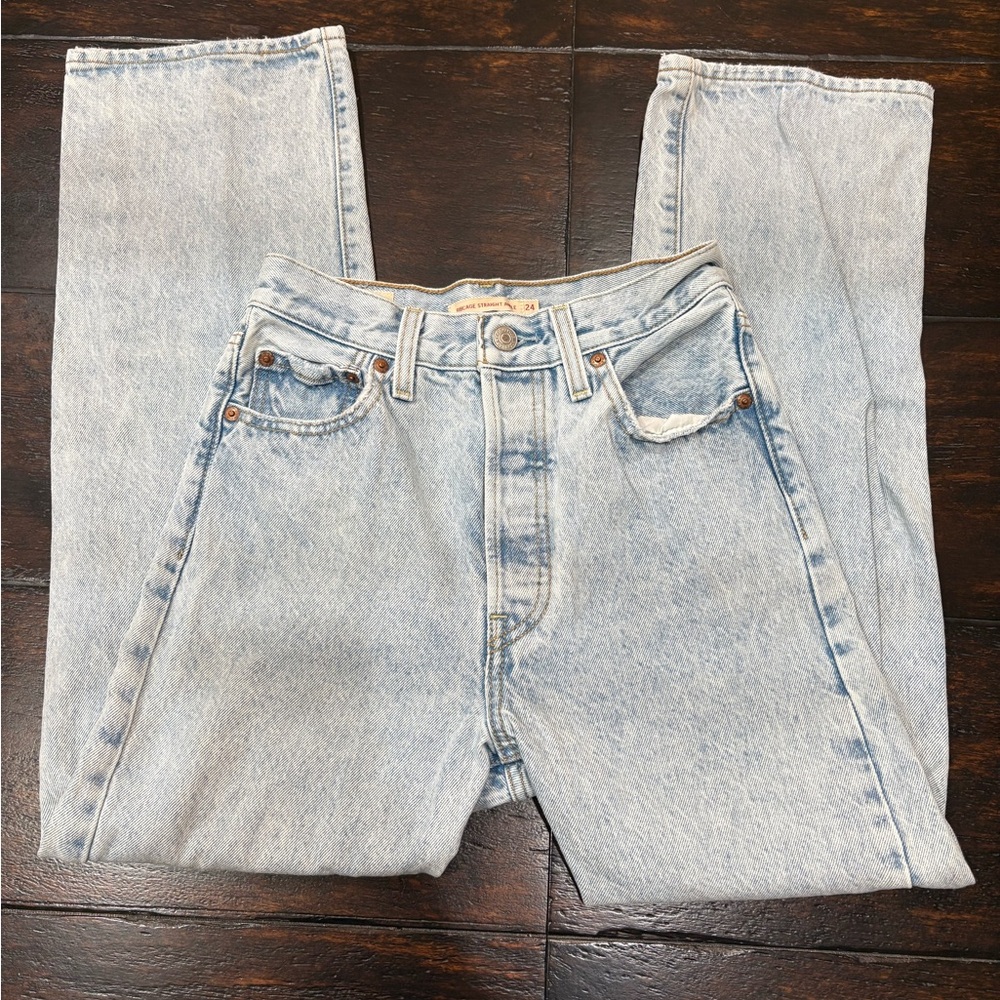 Levi's Classic Light Wash Straight Jeans